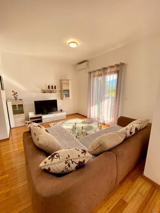 Roman Garden Apartment Рисан Екстериор снимка