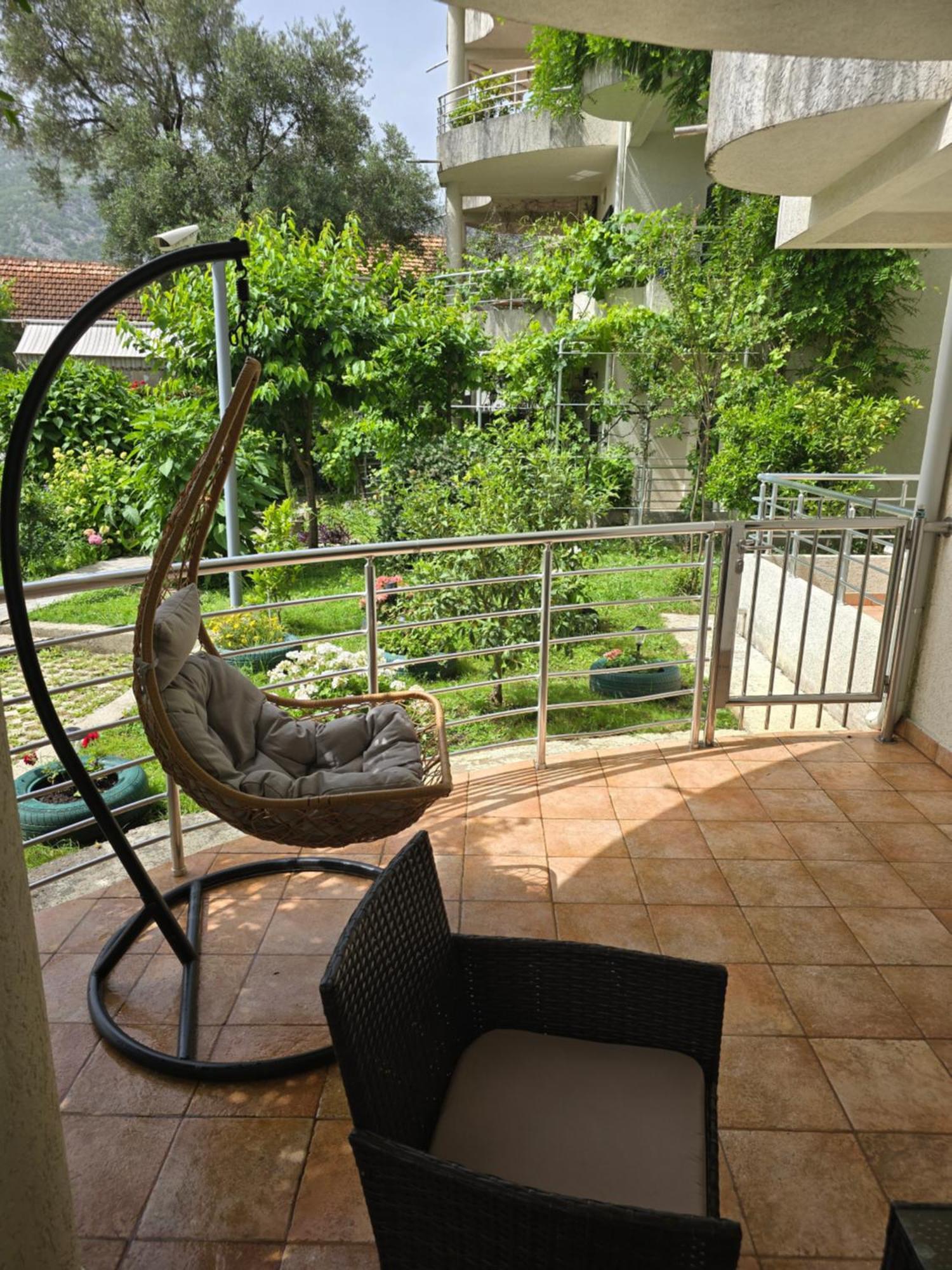 Roman Garden Apartment Рисан Екстериор снимка